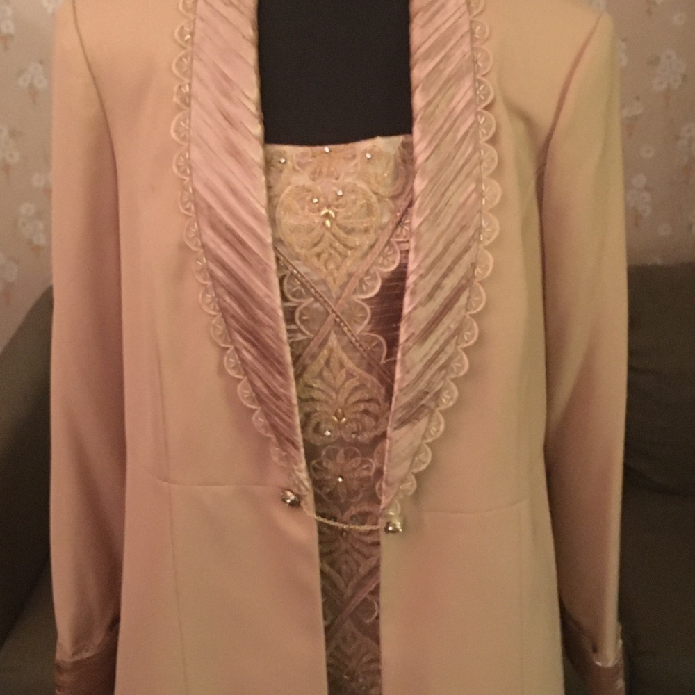 Elegant lady’s 3 piece suit Brownstone Studio, NY.